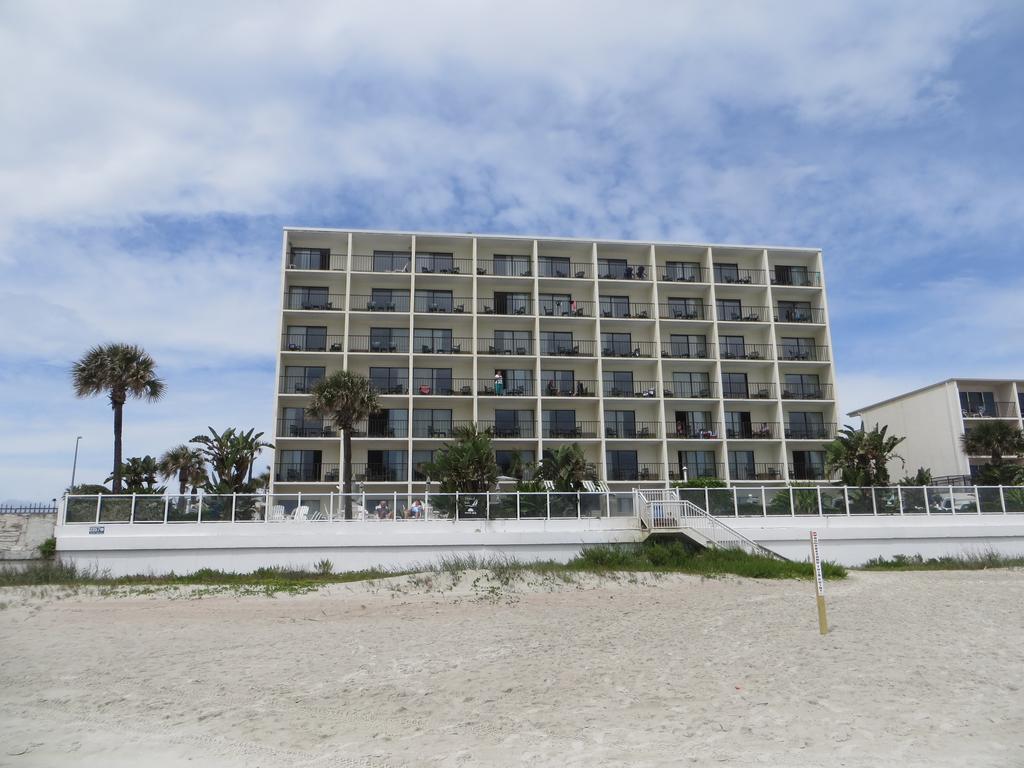 Days Inn By Wyndham Daytona Oceanfront Дейтона-Бич Экстерьер фото